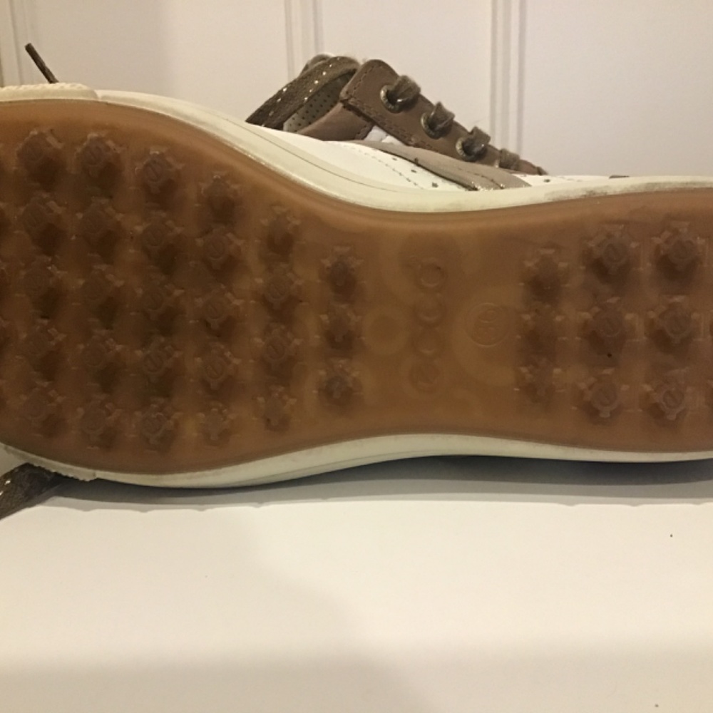Sneakers - Picture 4 of 8